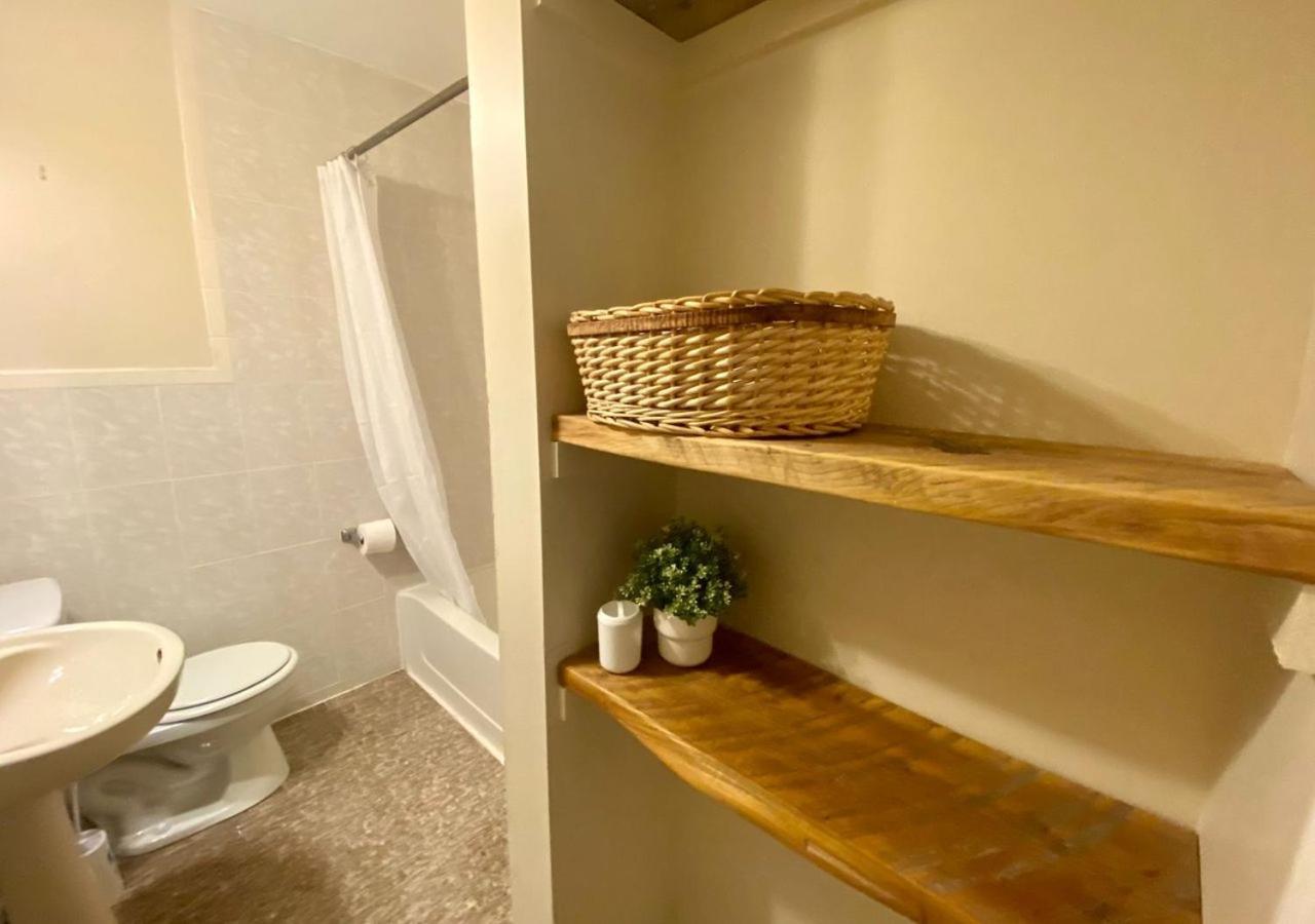 Historic Townhouse Oasis With En-Suite Bathroom 필라델피아 객실 사진