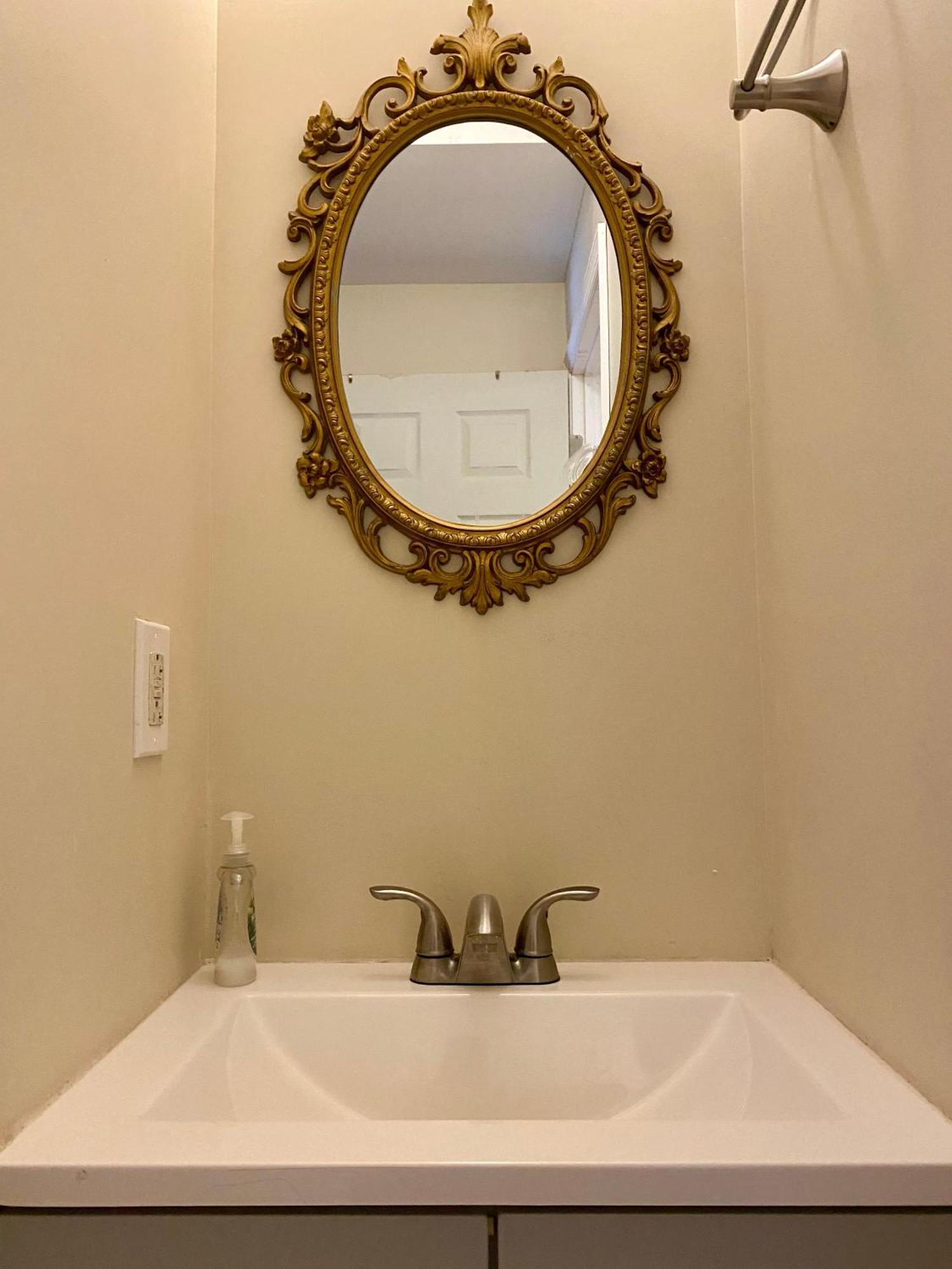 Historic Townhouse Oasis With En-Suite Bathroom 필라델피아 객실 사진